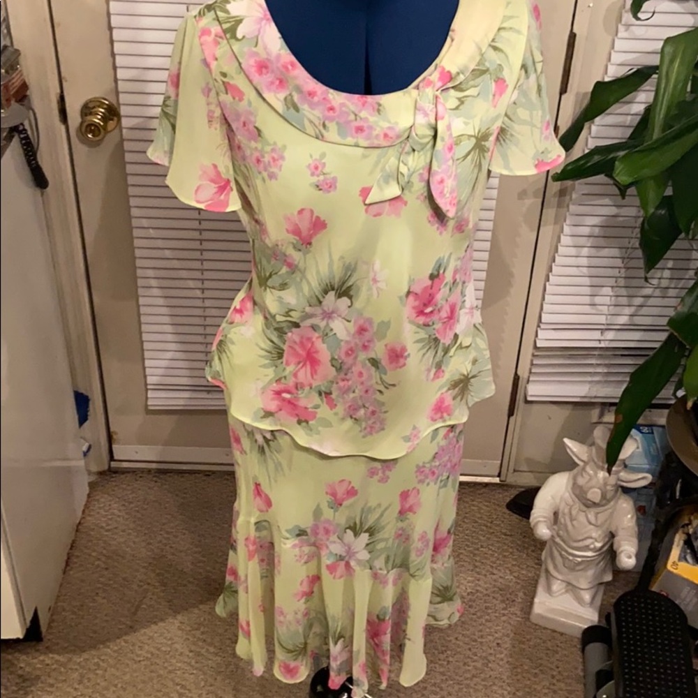 2pcStudioC suitTop skirt size 10